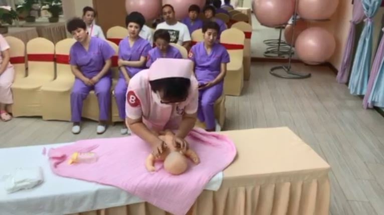 緩解寶寶腸絞痛、脹氣的排氣操怎么做?